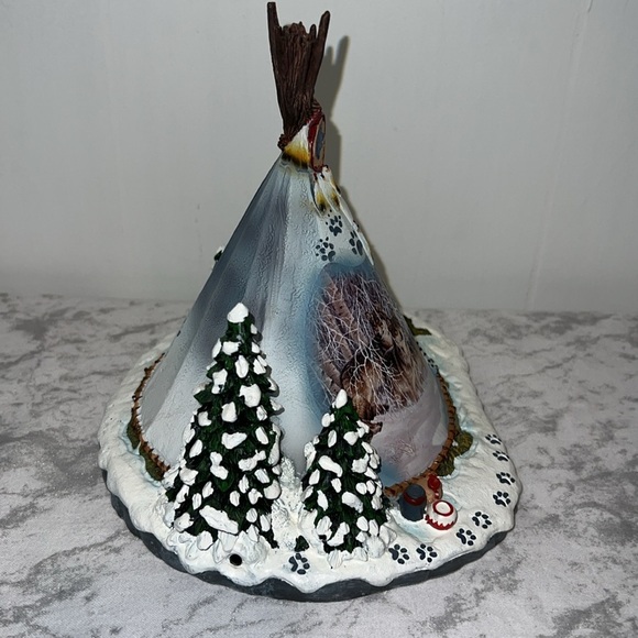 Hawthorne Village Spirit of the Wolf 2009 By Larry Fanning
Sculpture No. A1885 - Picture 4 of 5